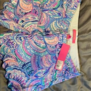 Lilly buttercup scallop shorts